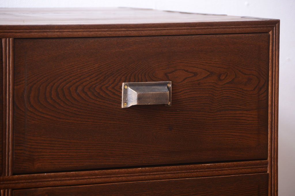アンティーク家具　アンティーク　大正〜昭和期　前面欅材!シンプルシックな8杯チェスト