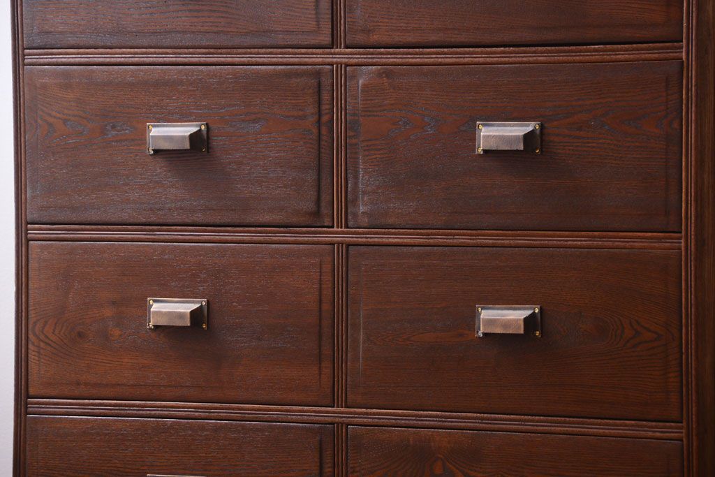 アンティーク家具　アンティーク　大正〜昭和期　前面欅材!シンプルシックな8杯チェスト