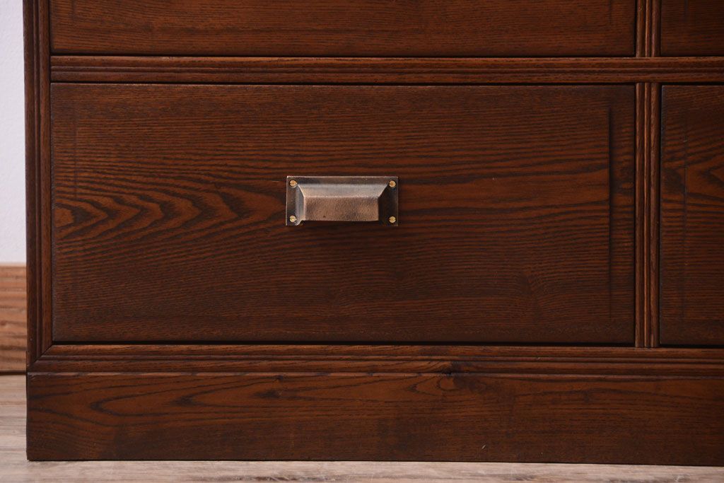 アンティーク家具　アンティーク　大正〜昭和期　前面欅材!シンプルシックな8杯チェスト
