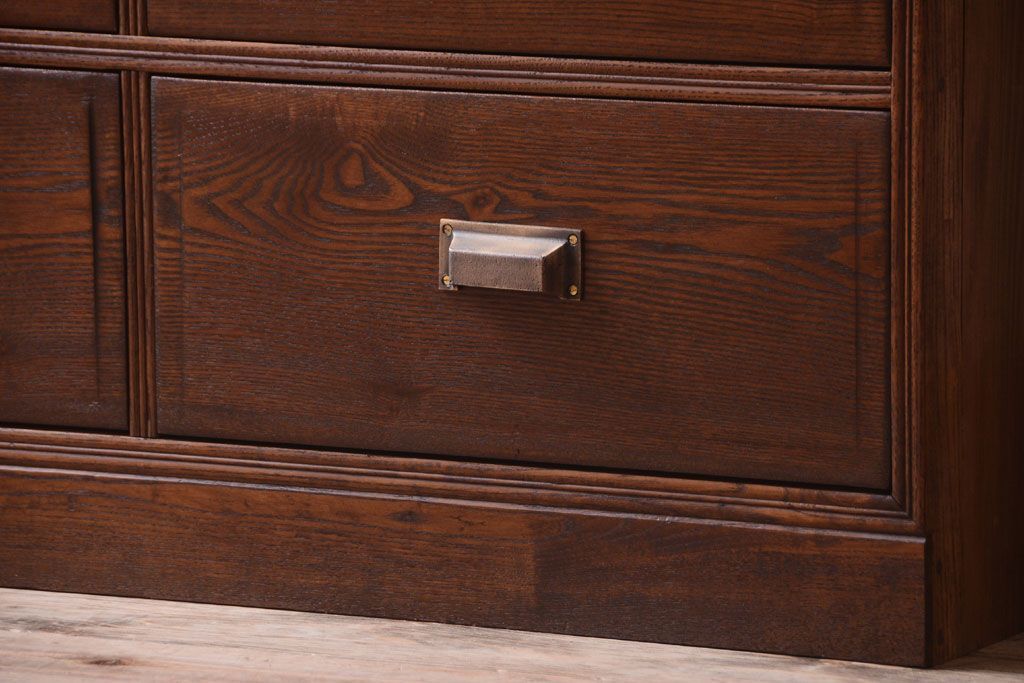 アンティーク家具　アンティーク　大正〜昭和期　前面欅材!シンプルシックな8杯チェスト