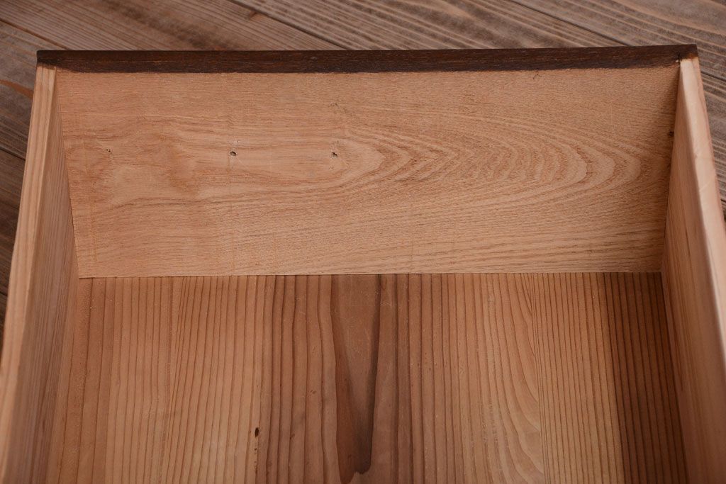 アンティーク家具　アンティーク　大正〜昭和期　前面欅材!シンプルシックな8杯チェスト