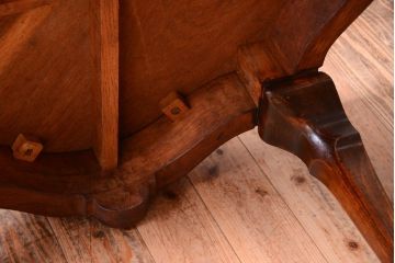 アンティーク家具　イギリスアンティーク　ウォールナット・オーク材の彫刻・象嵌入り最高級ダイニングテーブル