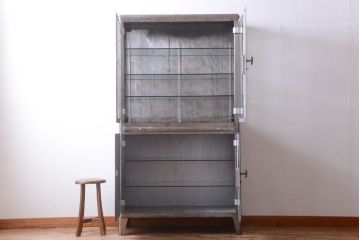 ヴィンテージ家具　フランスビンテージ　大ぶりなスチールキャビネット(メディカルキャビネット・ケビント)