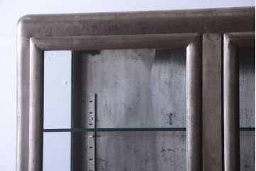 ヴィンテージ家具　フランスビンテージ　大ぶりなスチールキャビネット(メディカルキャビネット・ケビント)