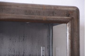 ヴィンテージ家具　フランスビンテージ　大ぶりなスチールキャビネット(メディカルキャビネット・ケビント)