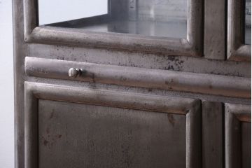 ヴィンテージ家具　フランスビンテージ　大ぶりなスチールキャビネット(メディカルキャビネット・ケビント)