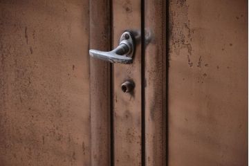 ヴィンテージ家具　フランスビンテージ　大ぶりなスチールキャビネット(メディカルキャビネット・ケビント)