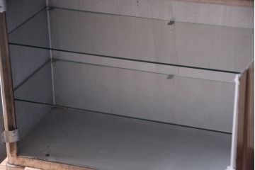 ヴィンテージ家具　フランスビンテージ　大ぶりなスチールキャビネット(メディカルキャビネット・ケビント)