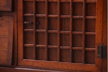 アンティーク家具　古民具・骨董　格子戸付き!古い木味の大型パタパタ収納棚
