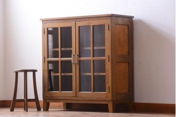 レトロ家具　昭和レトロ　脚付き!古い木製の収納棚(キャビネット)(1)