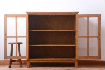 レトロ家具　昭和レトロ　脚付き!古い木製の収納棚(キャビネット)(1)