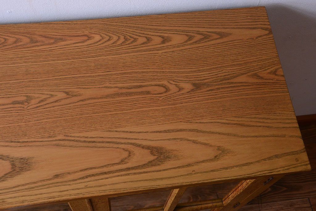 レトロ家具　昭和レトロ　脚付き!古い木製の収納棚(キャビネット)(1)