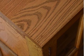 レトロ家具　昭和レトロ　脚付き!古い木製の収納棚(キャビネット)(1)