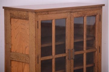 レトロ家具　昭和レトロ　脚付き!古い木製の収納棚(キャビネット)(1)