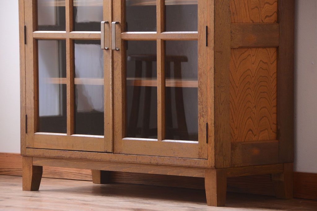 レトロ家具　昭和レトロ　脚付き!古い木製の収納棚(キャビネット)(1)