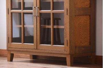 レトロ家具　昭和レトロ　脚付き!古い木製の収納棚(キャビネット)(1)