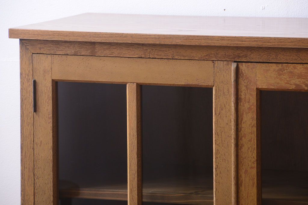 レトロ家具　昭和レトロ　脚付き!古い木製の収納棚(キャビネット)(1)