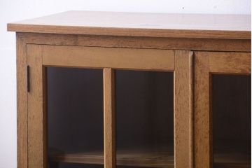 レトロ家具　昭和レトロ　脚付き!古い木製の収納棚(キャビネット)(1)