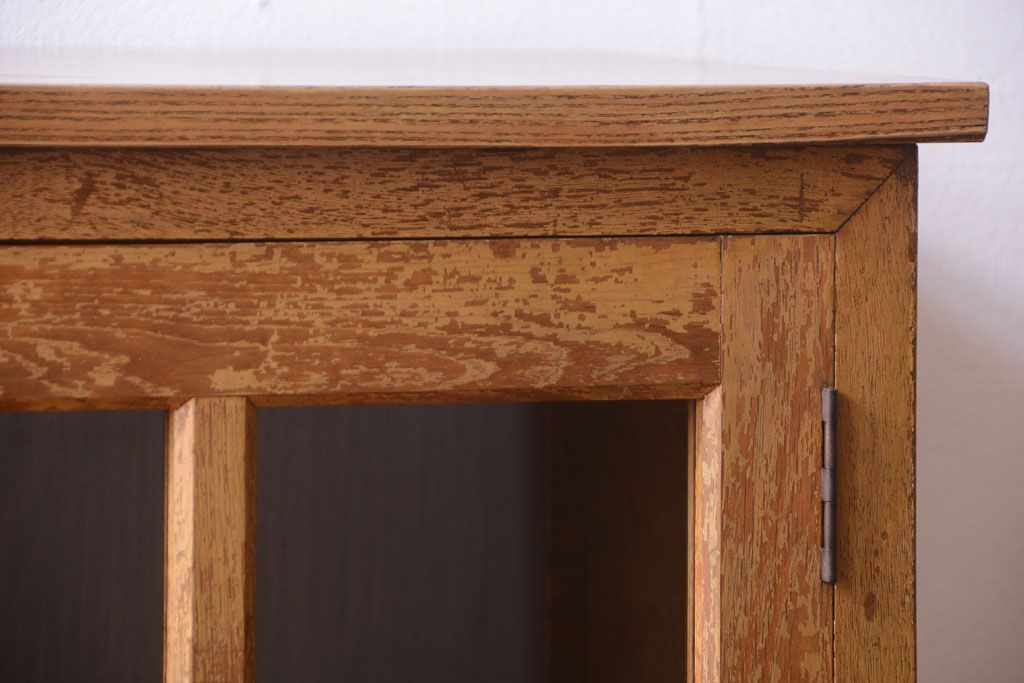 レトロ家具　昭和レトロ　脚付き!古い木製の収納棚(キャビネット)(1)