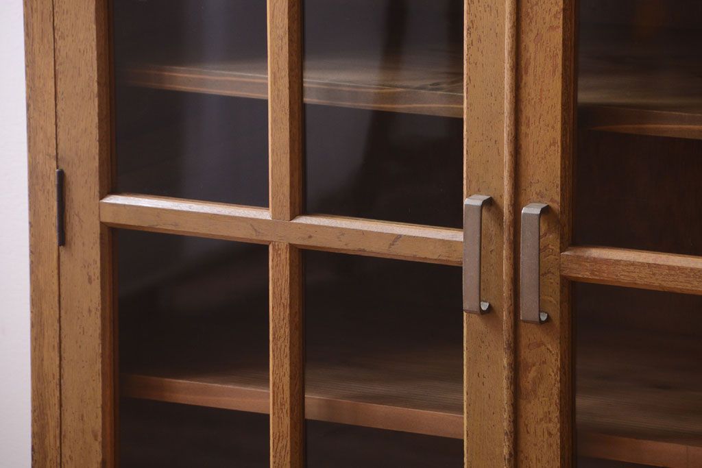 レトロ家具　昭和レトロ　脚付き!古い木製の収納棚(キャビネット)(1)