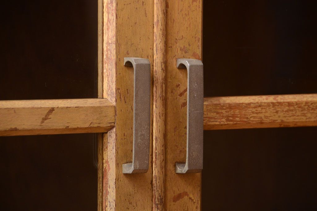 レトロ家具　昭和レトロ　脚付き!古い木製の収納棚(キャビネット)(1)