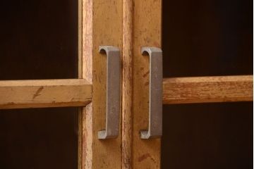 レトロ家具　昭和レトロ　脚付き!古い木製の収納棚(キャビネット)(1)