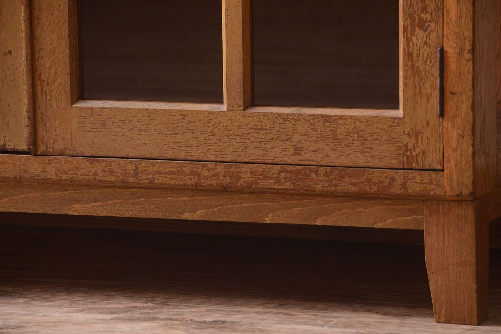 レトロ家具　昭和レトロ　脚付き!古い木製の収納棚(キャビネット)(1)