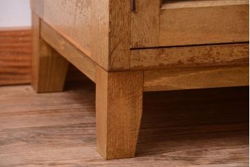 レトロ家具　昭和レトロ　脚付き!古い木製の収納棚(キャビネット)(1)