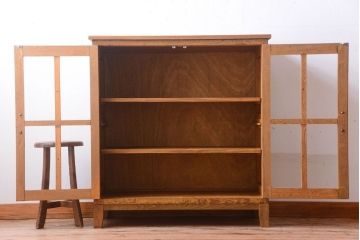 レトロ家具　昭和レトロ　脚付き!古い木製の収納棚(キャビネット)(2)