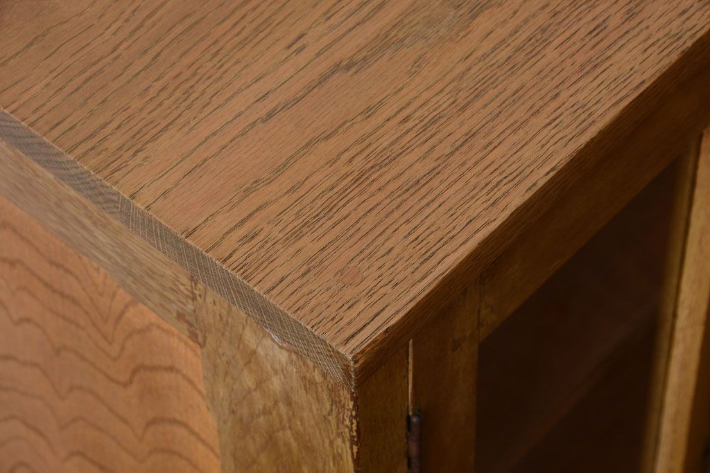 レトロ家具　昭和レトロ　脚付き!古い木製の収納棚(キャビネット)(2)