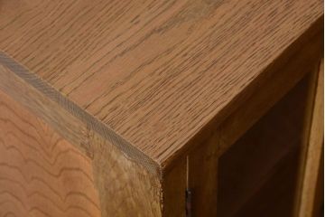 レトロ家具　昭和レトロ　脚付き!古い木製の収納棚(キャビネット)(2)