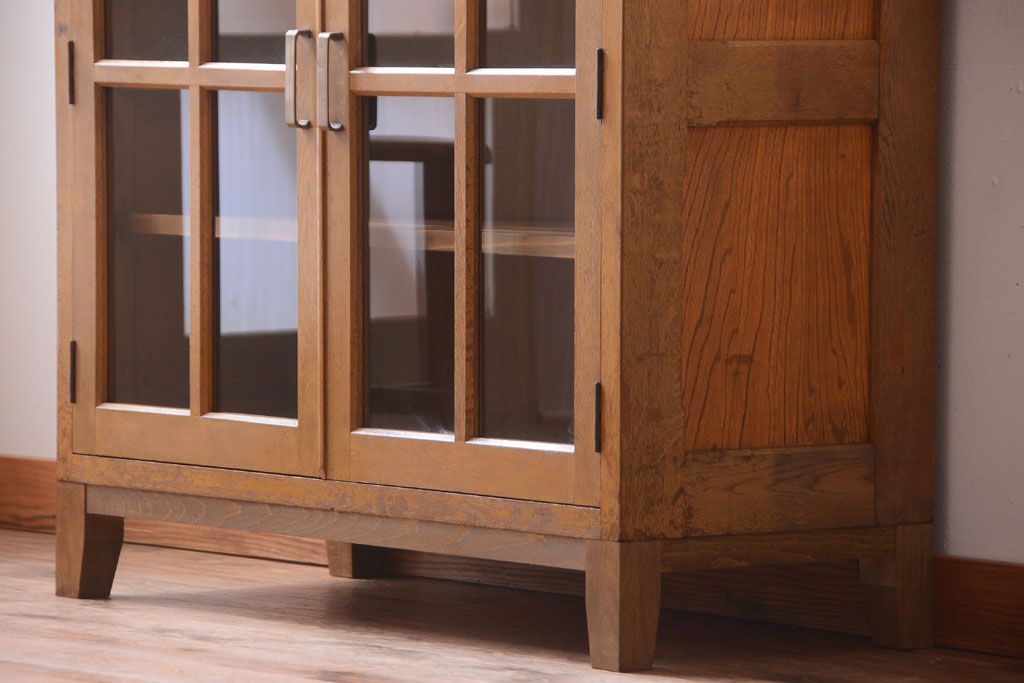 レトロ家具　昭和レトロ　脚付き!古い木製の収納棚(キャビネット)(2)