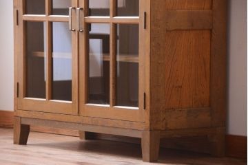 レトロ家具　昭和レトロ　脚付き!古い木製の収納棚(キャビネット)(2)