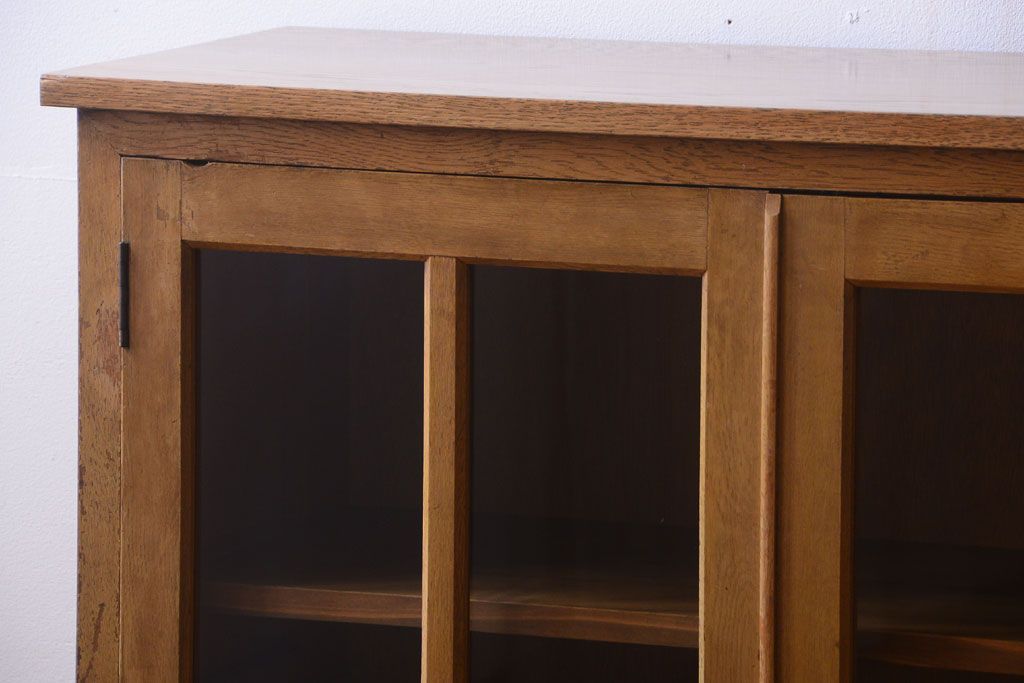 レトロ家具　昭和レトロ　脚付き!古い木製の収納棚(キャビネット)(2)