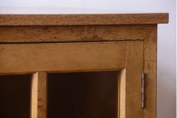 レトロ家具　昭和レトロ　脚付き!古い木製の収納棚(キャビネット)(2)