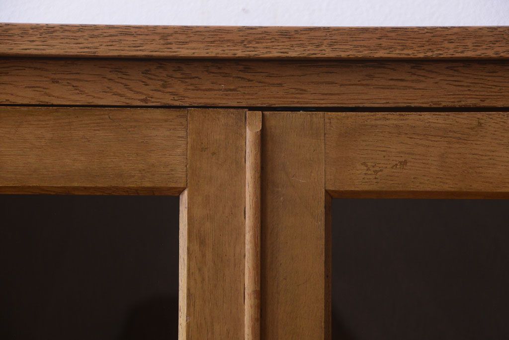 レトロ家具　昭和レトロ　脚付き!古い木製の収納棚(キャビネット)(2)