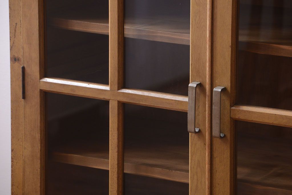 レトロ家具　昭和レトロ　脚付き!古い木製の収納棚(キャビネット)(2)