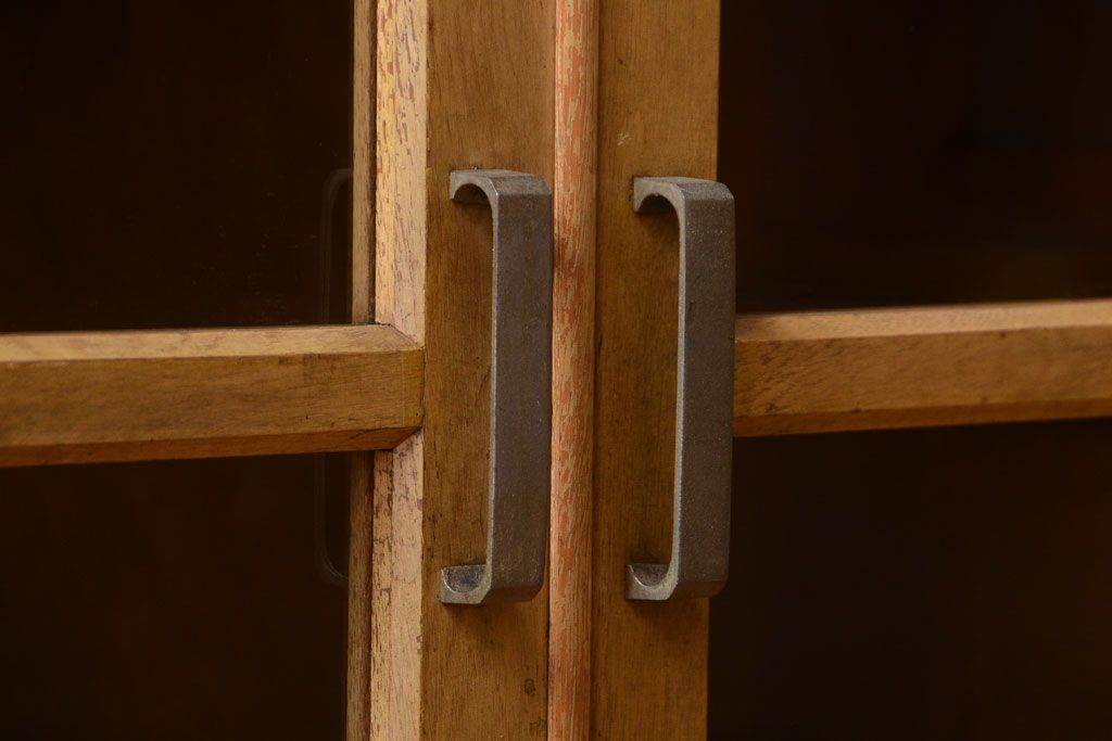 レトロ家具　昭和レトロ　脚付き!古い木製の収納棚(キャビネット)(2)