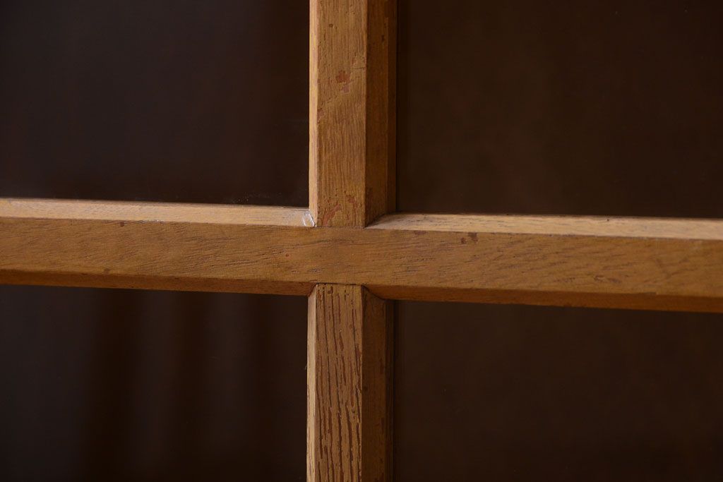 レトロ家具　昭和レトロ　脚付き!古い木製の収納棚(キャビネット)(2)