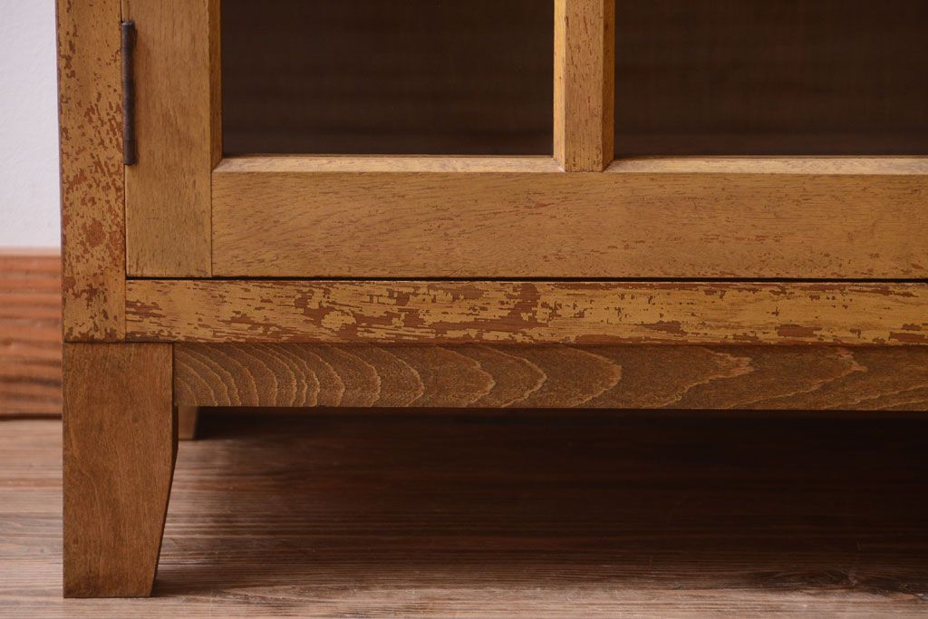 レトロ家具　昭和レトロ　脚付き!古い木製の収納棚(キャビネット)(2)