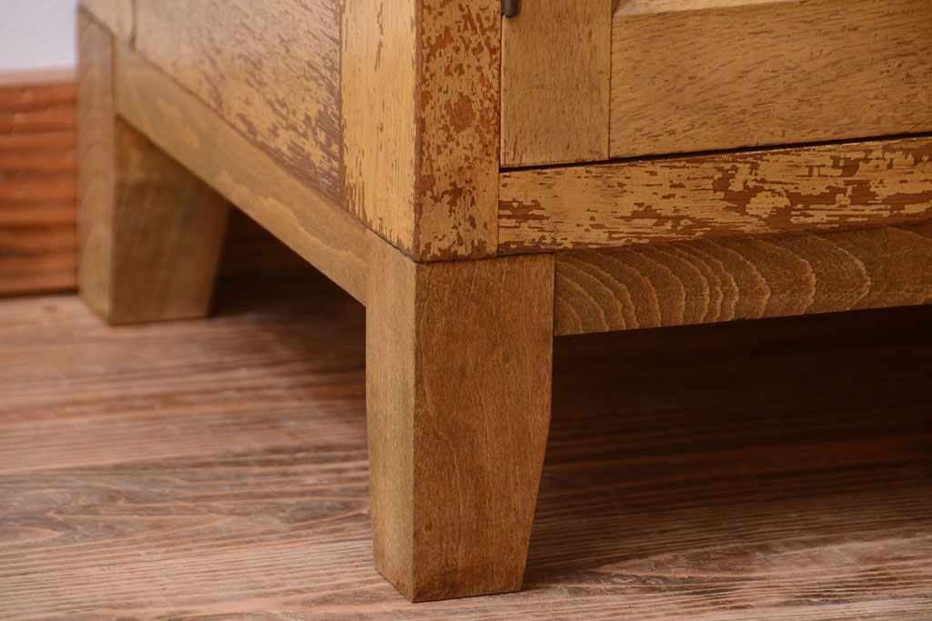 レトロ家具　昭和レトロ　脚付き!古い木製の収納棚(キャビネット)(2)