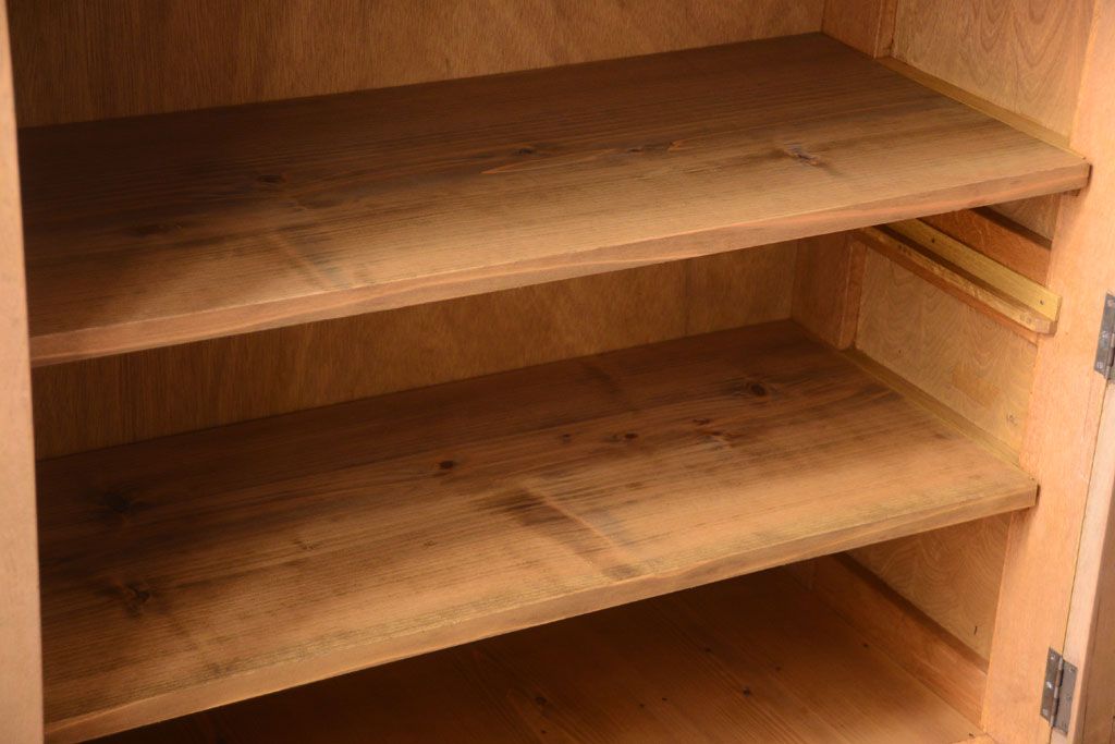 レトロ家具　昭和レトロ　脚付き!古い木製の収納棚(キャビネット)(2)