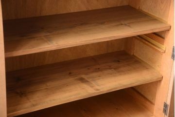 レトロ家具　昭和レトロ　脚付き!古い木製の収納棚(キャビネット)(2)