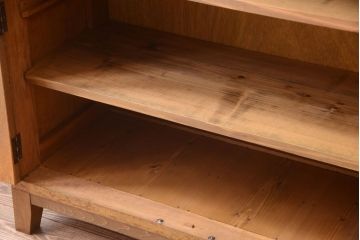 レトロ家具　昭和レトロ　脚付き!古い木製の収納棚(キャビネット)(2)