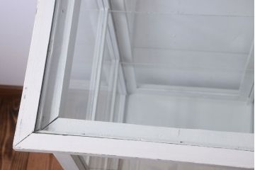 アンティーク家具　大正ロマン　ホワイトペイント　縦型の小さなアンティークガラスケース