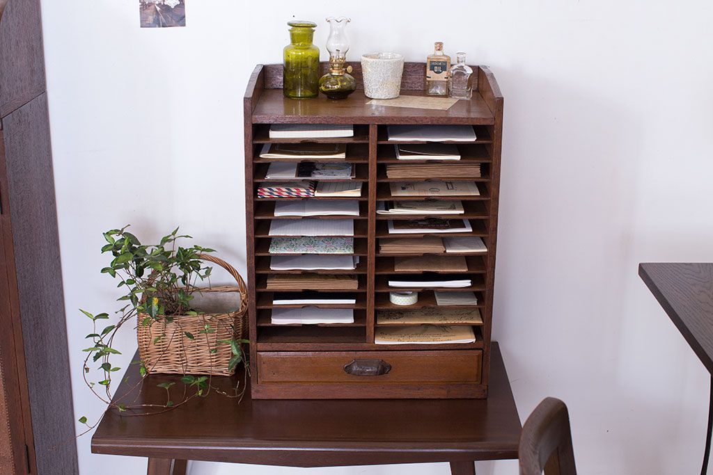 レトロ家具　昭和レトロ　古い木製の小ぶりなアンティーク書類ケース(カルテケース)