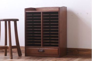 レトロ家具　昭和レトロ　古い木製の小ぶりなアンティーク書類ケース(カルテケース)