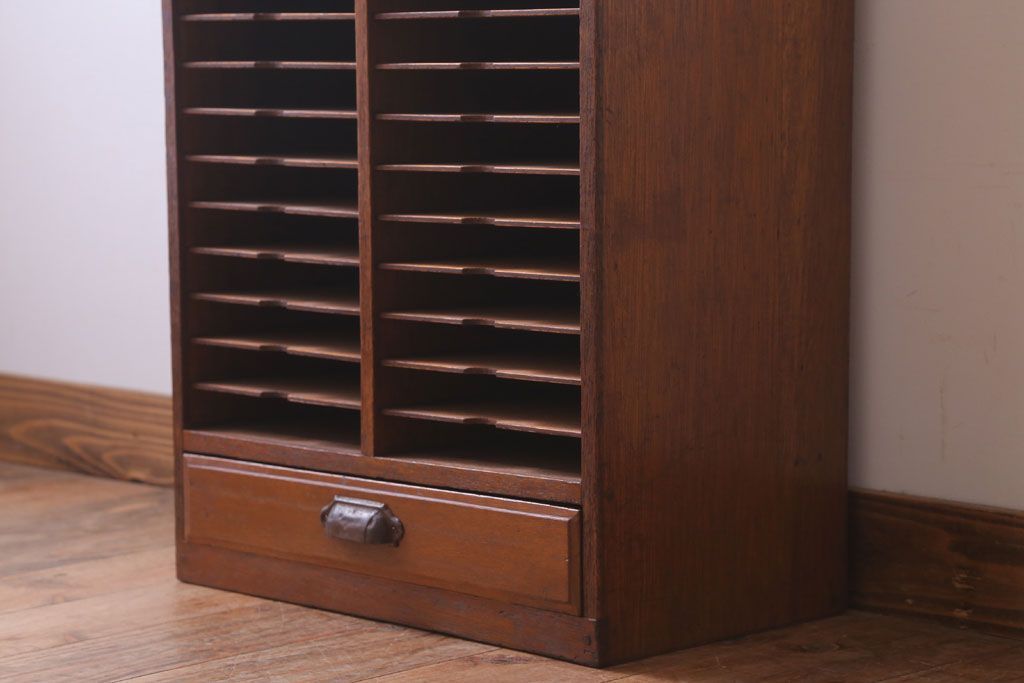 レトロ家具　昭和レトロ　古い木製の小ぶりなアンティーク書類ケース(カルテケース)