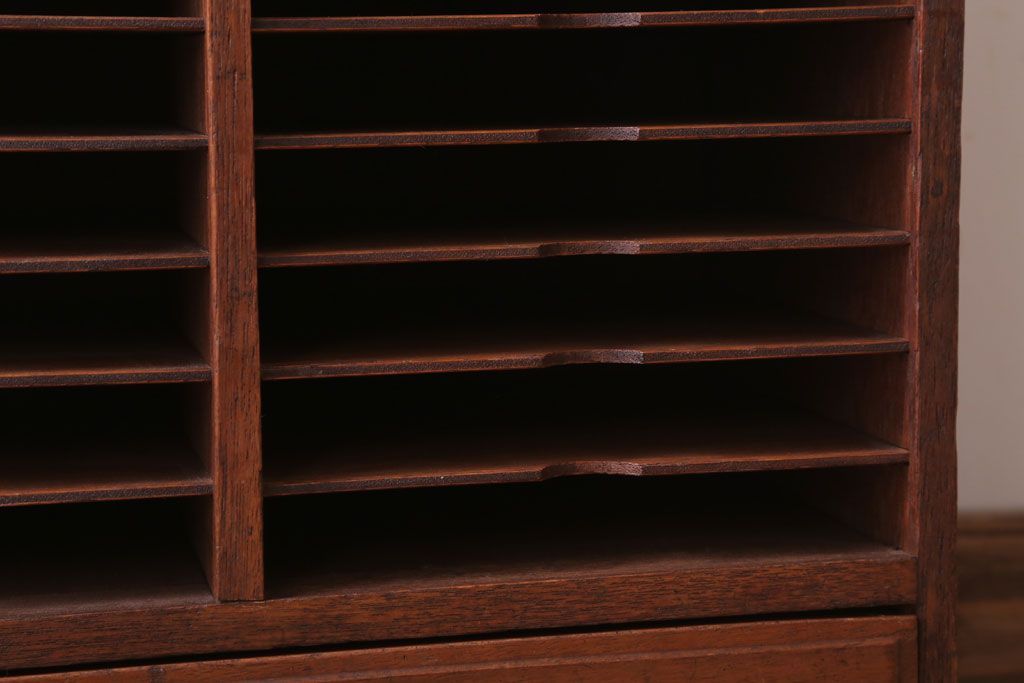 レトロ家具　昭和レトロ　古い木製の小ぶりなアンティーク書類ケース(カルテケース)