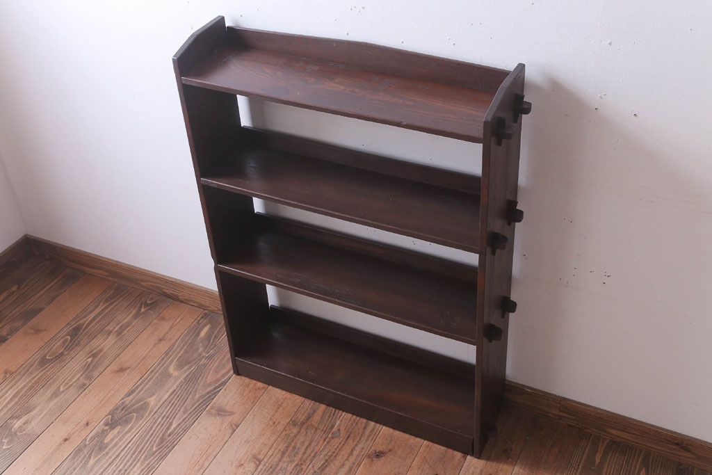 アンティーク家具　アンティーク　背の低い楔(くさび)式本棚(飾り棚・ディスプレイラック)